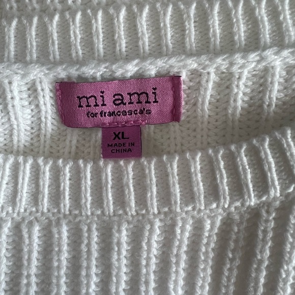 Salty Sweater with Pink Embroidery - Picture 4 of 5